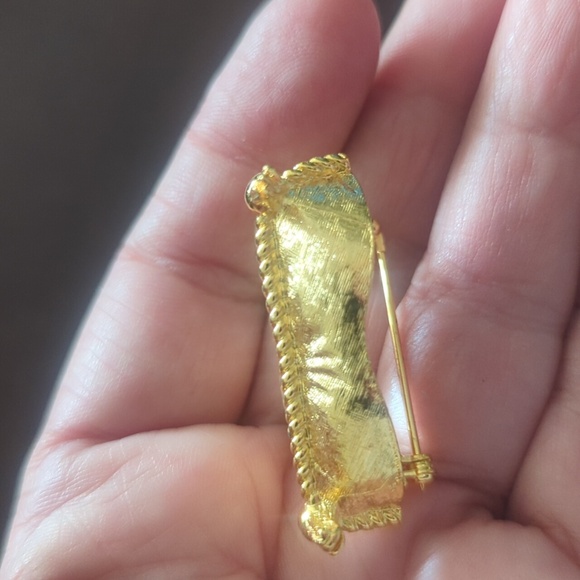 Vintage Disney Cinderella Glass Slipper Pin Rare Brooch Gold Tone - Picture 4 of 5